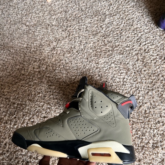 The Travis Scott x Air Jordan 6 - Picture 2 of 5